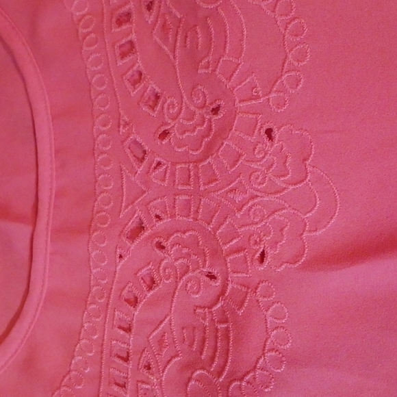 Eyeshadow Cutout 3/4 Length Sleeve Blouse - Picture 6 of 7